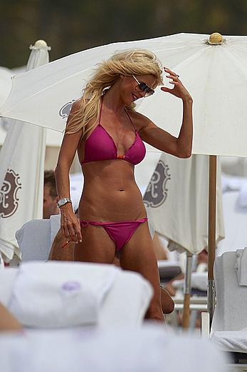 Victoria Silvstedt sexy in pink bikini in Miami