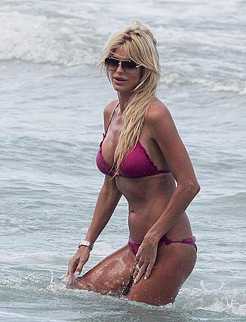 Victoria Silvstedt sexy in pink bikini in Miami