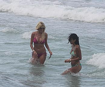 Victoria Silvstedt sexy in pink bikini in Miami