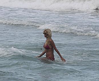 Victoria Silvstedt sexy in pink bikini in Miami