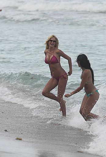 Victoria Silvstedt sexy in pink bikini in Miami