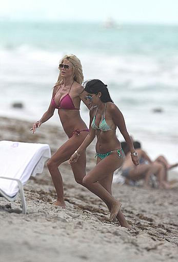 Victoria Silvstedt sexy in pink bikini in Miami