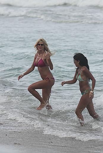 Victoria Silvstedt sexy in pink bikini in Miami