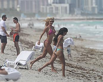 Victoria Silvstedt sexy in pink bikini in Miami