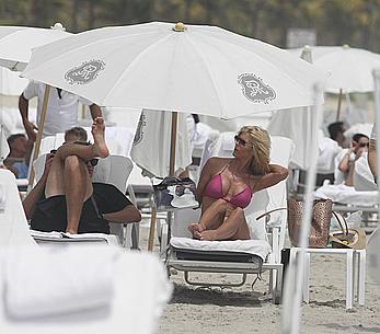 Victoria Silvstedt sexy in pink bikini in Miami