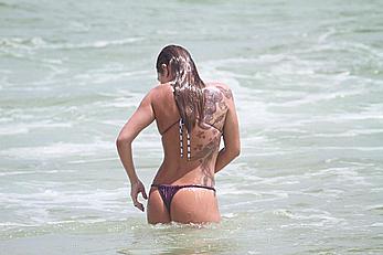 Luizeani Altenhofen caught in bikini on the beach of Barra da Tijuca