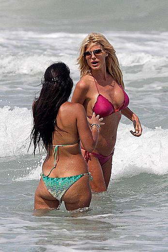 Victoria Silvstedt sexy in pink bikini in Miami