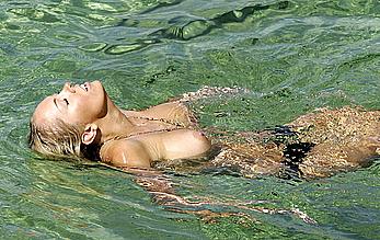 Big bro babe Aisleyne Horgan-Wallace topless beach candids