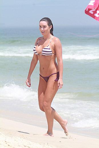 Luizeani Altenhofen caught in bikini on the beach of Barra da Tijuca