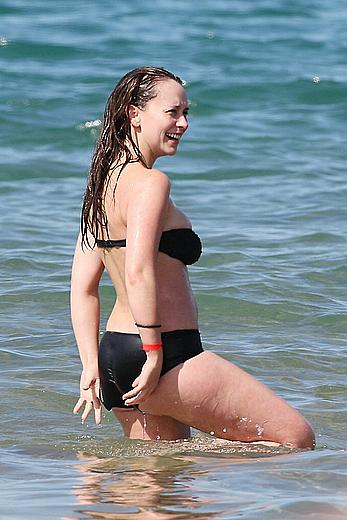 Jennifer Love Hewitt sexy on a beach