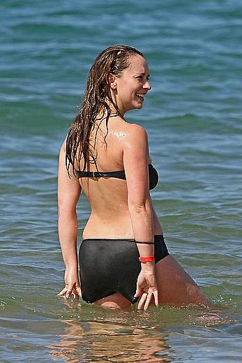 Jennifer Love Hewitt sexy on a beach