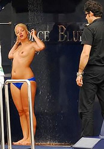 Lily Allen caught topless paparazzi shots