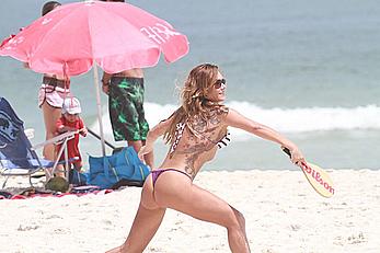 Luizeani Altenhofen caught in bikini on the beach of Barra da Tijuca