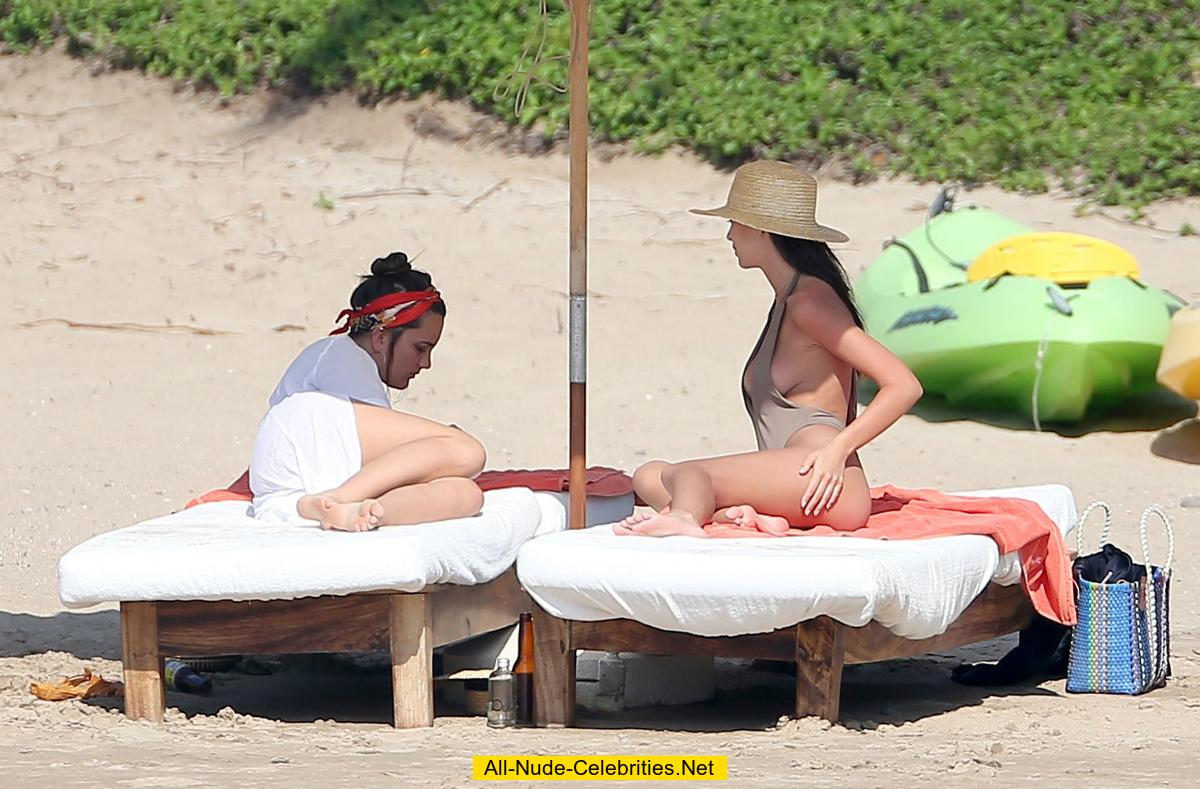 Emily Ratajkowski Enjoys A Day At The Beach In Mexico